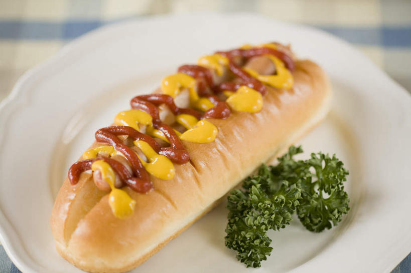 无人,横图,俯视,室内,特写,白天,烹饪,西餐,蔬菜,餐具,新鲜,碟子,盘,花菜,花椰菜,西兰花,料理,食品,热狗,菜肴,美食,食物,盘子,碟,西式,佳肴,有机食品,绿色食品,垃圾食品,彩图,高角度拍摄