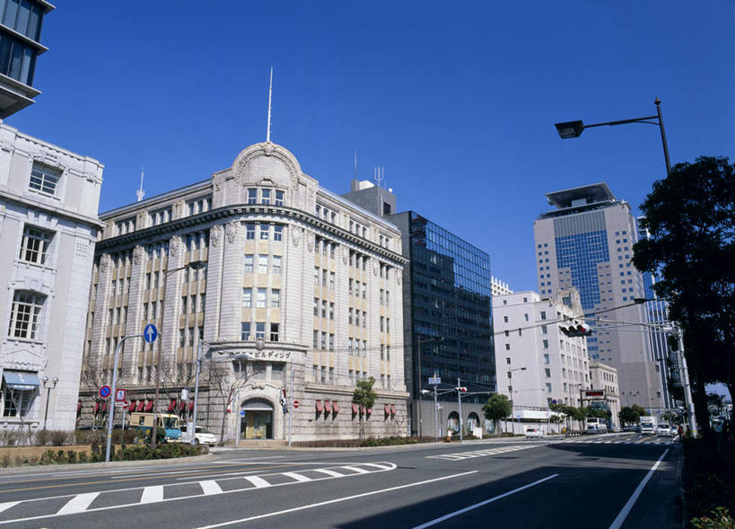 无人,高楼大厦,横图,室外,白天,仰视,度假,美景,城市风光,城市,大厦,道路,建筑,路,路灯,摩天大楼,人行横道,公路,日本,亚洲,景观,人行道,灯光,交通,娱乐,灯,蓝色,蓝天,天空,天,享受,休闲,景色,放松,照明设备,人行横道线,东亚,本州,本州岛,日本国,近畿地方,近畿,兵库,兵库县,神户,神户市,神戸,县厅,神戸市,斑马线,马路,彩图,低角度拍摄,大楼,高层建筑,高楼,摩天楼