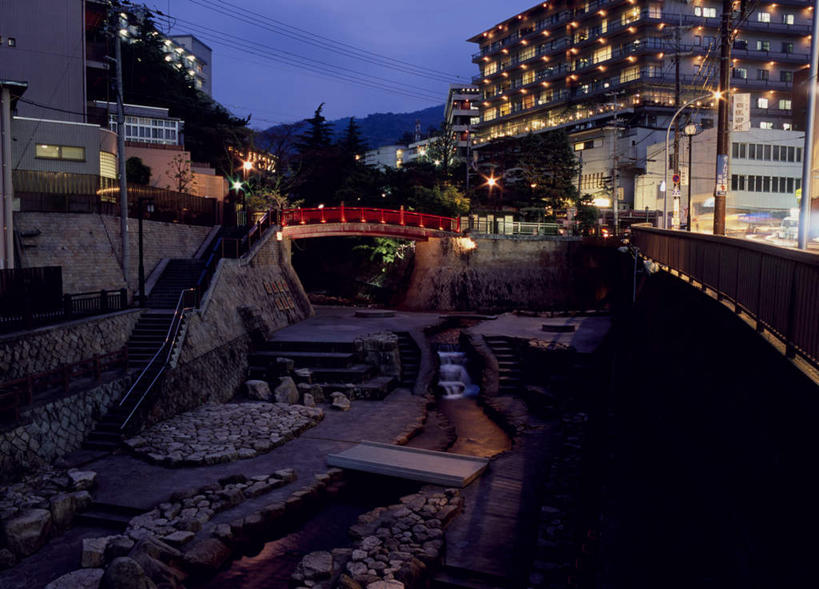 无人,家,横图,室外,夜晚,正面,度假,石头,美景,山,城市风光,城市,日本,亚洲,阴影,光线,石子,影子,房屋,屋子,景观,山峰,桥,灯光,山峦,娱乐,石桥,楼房,拱桥,住宅,栈桥,蓝色,蓝天,天空,天,享受,休闲,景色,放松,拱形,人行桥,石拱桥,东亚,照明工具,本州,本州岛,日本国,近畿地方,近畿,兵库,兵库县,神户,神户市,神戸,县厅,神戸市,石块,彩图,房子