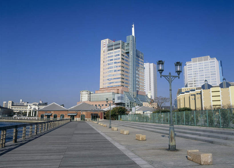 无人,高楼大厦,栏杆,横图,室外,白天,仰视,旅游,度假,楼梯,大厦,建筑,路灯,摩天大楼,日本,亚洲,阶梯,围栏,灯光,娱乐,护栏,台阶,灯,蓝色,蓝天,天空,天,享受,休闲,放松,晴朗,照明设备,东亚,本州,万里无云,本州岛,日本国,近畿地方,近畿,兵库,兵库县,神户,神户港,神户市,神戸,县厅,神戸市,晴空,晴空万里,彩图,低角度拍摄,大楼,高层建筑,高楼,摩天楼