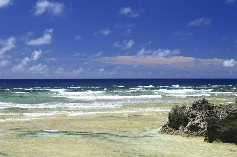 无人,横图,室外,白天,正面,旅游,度假,海浪,海洋,石头,美景,日本,亚洲,石子,景观,浪花,水平线,云,云朵,辽阔,海平线,云彩,娱乐,冲绳,蓝色,白云,蓝天,天空,自然,海水,天,享受,休闲,广阔,景色,放松,一望无际,冲绳县,自然风光,海景,东亚,琉球群岛,竹富岛,日本国,九州地方,八重山群岛,无边无际,一马平川,大海,风浪,海,海水的波动,近岸浪,石块,岩石,涌浪,彩图,水天相接,水天一线