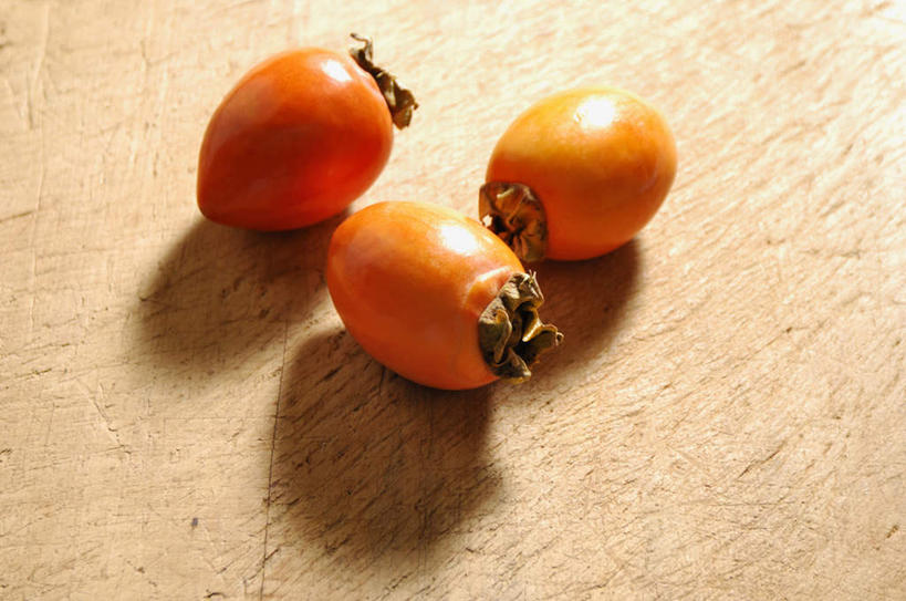 无人,横图,俯视,室内,特写,白天,柿子,水果,阴影,新鲜,光线,影子,光,生食,食品,果实,食物,三个,摄影,有机食品,绿色食品,影棚,彩图,高角度拍摄,影棚拍摄,拍摄