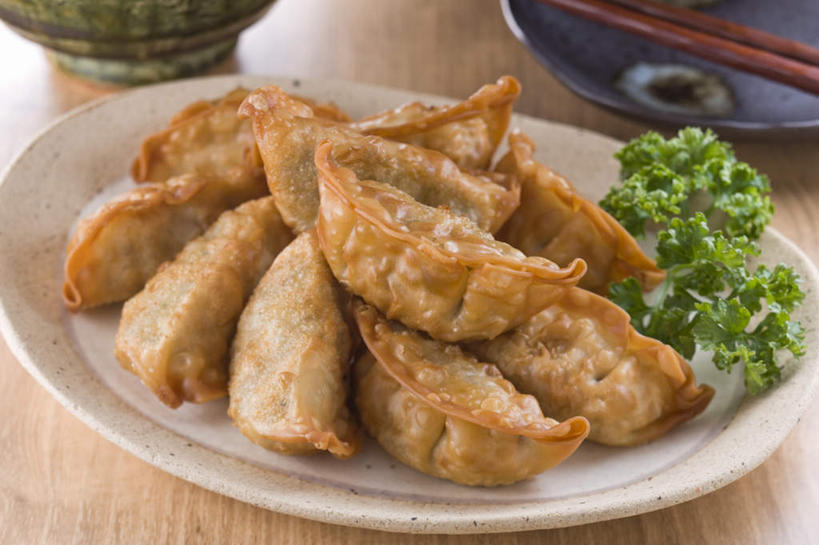 面食,无人,横图,俯视,室内,特写,白天,烹饪,筷子,餐具,碟子,盘,日本料理,料理,食品,饺子,面点,文化,传统,小吃,菜肴,美食,食物,盘子,碟,日式料理,日式,摄影,佳肴,影棚,礼节,礼仪,水饺,进餐用具,彩图,高角度拍摄,影棚拍摄,拍摄