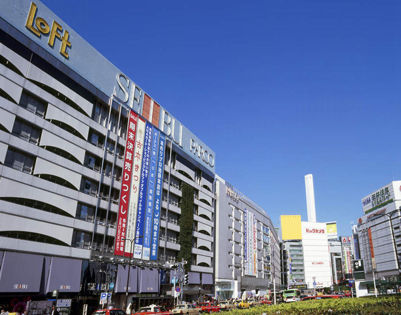 无人,家,横图,室外,白天,仰视,旅游,度假,草地,草坪,美景,植物,城市风光,城市,指示牌,东京,日本,亚洲,许多,阴影,光线,日文,标志,文字,影子,房屋,屋子,景观,娱乐,标识,楼房,住宅,草,蓝色,绿色,蓝天,天空,阳光,天,享受,休闲,景色,放松,东亚,本州,关东地方,本州岛,日本国,东京都,日语,条幅,彩图,低角度拍摄,房子