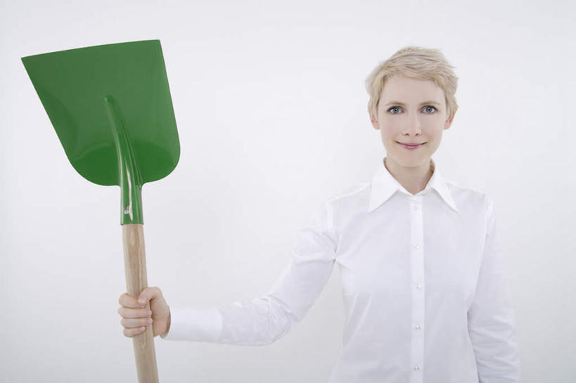 西方人,一个人,站,横图,室内,白天,白色背景,正面,欧洲,欧洲人,仅一个女性,仅一个人,劳动,铲子,拿,拿着,站着,仅一个中年女性,摄影,影棚,女人,女性,中年女性,白种人,半身,彩图,影棚拍摄,拍摄