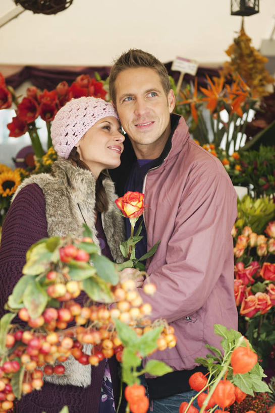 西方人,两个人,家庭,夫妻,花店,站,竖图,室外,白天,正面,爱情,旅游,度假,帽子,德国,欧洲,欧洲人,戴,盛开,浪漫,花蕾,娱乐,慕尼黑,花,花瓣,花朵,鲜花,花苞,花蕊,站着,享受,休闲,温暖,温馨,一家人,恩爱,放松,恋人,和睦,绒线帽,西欧,德意志联邦共和国,首府,巴伐利亚,巴伐利亚州,拜恩州,拜恩自由州,维克图阿连市场,男人,男性,年轻男性,年轻女性,女人,女性,白种人,情侣,玩耍,半身,彩图,伴侣,融洽