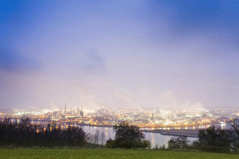 无人,工厂,横图,室外,白天,正面,度假,草地,草坪,湖,湖泊,美景,森林,树林,水,植物,城市风光,城市,大桥,立交桥,桥梁,奥地利,欧洲,湖面,景观,水流,水面,高架,斜拉桥,桥,灯光,娱乐,草,树,树木,绿色,蓝天,天空,自然,湖水,天,享受,休闲,景色,放松,生长,成长,中欧,照明工具,首府,奥地利共和国,林茨,林兹,上奥地利州,彩图,工地,制造厂