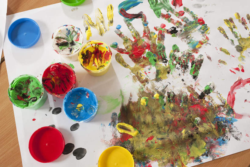 无人,横图,俯视,彩色,室内,特写,白天,抽象,绘画,桌子,静物,艺术,彩绘,图案,纸张,艺术品,古典,文化,书桌,课桌,工艺品,品味,教室,概念,美术,颜料盒,高雅,美学,图文,画画,彩图,高角度拍摄,涂鸦