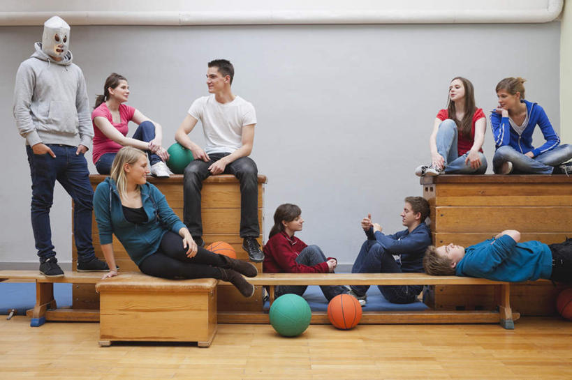 西方人,伙伴,朋友,健身房,站,坐,横图,室内,白天,正面,运动服,锻炼,游戏,友谊,运动,地板,欧洲,欧洲人,服装,地面,许多人,玩,注视,娱乐,运动器械,木地板,衣服,观察,看,站着,一群人,休闲,同学,跳山羊,健身器械,服饰,观看,活动,察看,衣着,校友,穿着,发泄,关注,消遣,智力,跳板,健身器材,跳马,宣泄,同窗,学友,跳背,衣饰,体育,友情,男人,男性,年轻男性,年轻女性,女人,女性,白种人,玩耍,嬉戏,站立,坐着,半身,彩图,健身,健身馆,弓形助跳板,助跳板,运动器材,运动装