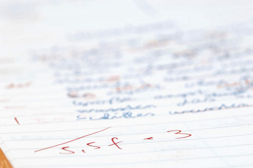 无人,横图,俯视,室内,特写,白天,静物,阴影,朦胧,模糊,反射,英文,标志,材料,档案,文件,文字,影子,纸,字符,字母,标识,排列,手稿,资料,英文字母,试卷,证明,考试,文档,测验,考卷,考察,摆列,评比,彩图,高角度拍摄,布列,分列