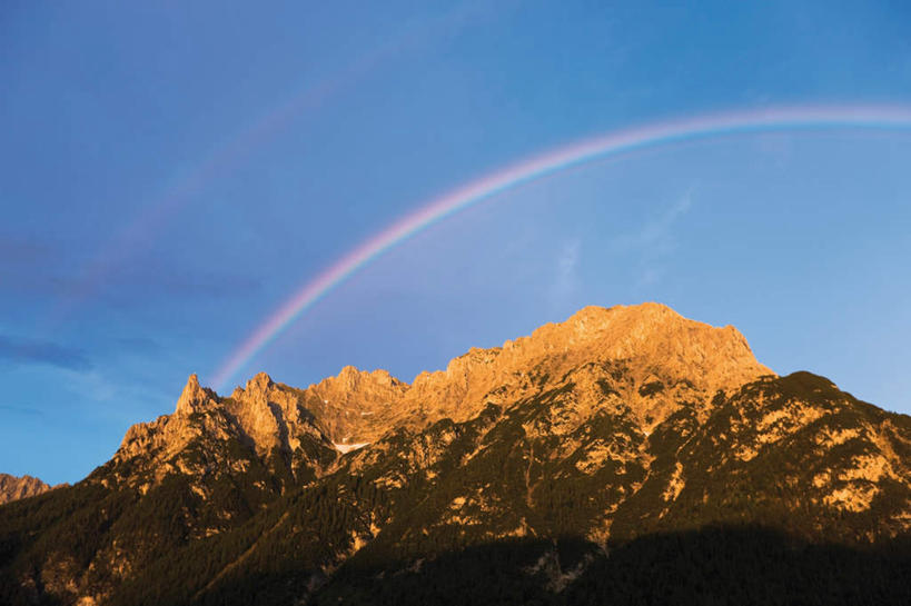 无人,横图,室外,白天,仰视,旅游,度假,彩虹,石头,美景,山,山脉,奥地利,欧洲,阴影,光线,石子,影子,景观,山峰,山峦,娱乐,蓝色,蓝天,天空,阳光,自然,群山,天,享受,休闲,景色,放松,晴朗,自然风光,中欧,万里无云,首府,因斯布鲁克,奥地利共和国,蒂罗尔,蒂罗尔州,石块,岩石,虹,虹桥,七彩虹,晴空,晴空万里,天虹,彩图,低角度拍摄