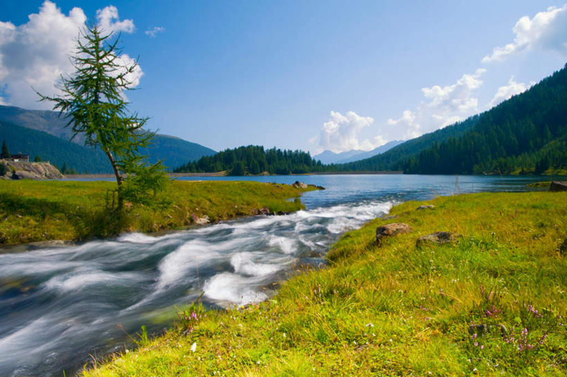 无人,横图,室外,白天,正面,旅游,度假,灌溉,草地,草坪,湖,湖泊,石头,美景,山,山脉,水,植物,建筑,意大利,欧洲,蓄水,阴影,波纹,光线,石子,影子,湖面,景观,山峰,水流,水面,云,云朵,涟漪,山峦,云彩,娱乐,建设,水坝,水库,草,树,树木,蓝色,绿色,白云,倒影,蓝天,水纹,天空,阳光,自然,波浪,湖水,群山,天,享受,休闲,发电,景色,放松,生长,晴朗,成长,倒映,南欧,自然风光,坝,航运,意大利共和国,水晕,防洪,供水,水力发电,反照,南蒂罗尔,石块,岩石,晴空,彩图