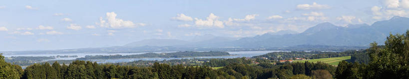 无人,横图,全景,俯视,室外,白天,旅游,度假,湖,湖泊,美景,森林,山,山脉,树林,水,天际线,植物,德国,欧洲,阴影,光线,影子,湖面,景观,山峰,水流,水面,云,云朵,山峦,云彩,娱乐,树,树木,蓝色,绿色,白云,蓝天,天空,阳光,自然,湖水,群山,天,享受,休闲,景色,放松,生长,晴朗,成长,西欧,自然风光,德意志联邦共和国,巴伐利亚,巴伐利亚州,拜恩州,拜恩自由州,拜恩湖,德国基姆湖,基姆湖,晴空,彩图,高角度拍摄