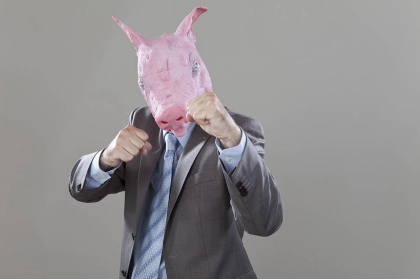 西方人,拳,一个人,商务人士,商务男性,站,横图,室内,白天,正面,衬衫,欧洲,欧洲人,仅一个男性,仅一个人,仅一个中年男性,握,阴影,灰色背景,套装,装饰,反射,影子,粉色,站着,握着,遮,遮掩,摄影,影棚,幽默,华丽,修饰,点缀,掩盖,遮挡,打斗,商务装,进攻,猪头,工薪阶层,遮盖,衬托,美观,雅致,雅观,掩饰,男人,男性,中年男性,白种人,拳头,白领,上班族,站立,半身,彩图,影棚拍摄,衬衣,拍摄