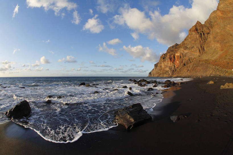 无人,横图,室外,白天,正面,旅游,度假,海浪,海洋,石头,美景,沙滩,山,山脉,西班牙,欧洲,阴影,光线,沙子,石子,影子,海岸,景观,浪花,山峰,水平线,云,云朵,辽阔,海平线,沙地,山峦,云彩,娱乐,蓝色,白云,蓝天,天空,阳光,自然,海水,群山,天,享受,休闲,广阔,景色,放松,晴朗,一望无际,加纳利群岛,南欧,自然风光,加那利群岛,海景,西班牙王国,无边无际,一马平川,戈梅拉岛,大海,风浪,海,海水的波动,海滩,近岸浪,石块,涌浪,晴空,彩图,圣克鲁斯.德特内里费省,巴列格兰雷,水天相接,水天一线
