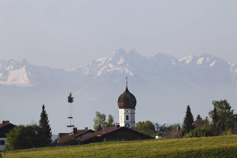 无人,教堂,横图,室外,白天,正面,旅游,度假,草地,草坪,美景,山,雪,雪山,植物,大雪,德国,欧洲,阴影,节日,光线,影子,冰,积雪,景观,山峰,雪景,冬季,冬天,山峦,文化,娱乐,草,树,树木,蓝色,绿色,蓝天,天空,阳光,自然,天,祈祷,享受,休闲,健康,景色,放松,寒冷,许愿,宗教,信仰,生长,晴朗,成长,纪念,祈求,冰冷,西欧,自然风光,信念,万里无云,德意志联邦共和国,严寒,冰凉,酷寒,凛冽,凛凛,极冷,巴伐利亚,巴伐利亚州,拜恩州,拜恩自由州,施瓦本行政区,平安,晴空,晴空万里,彩图,大教堂,礼拜堂,伊门施塔特