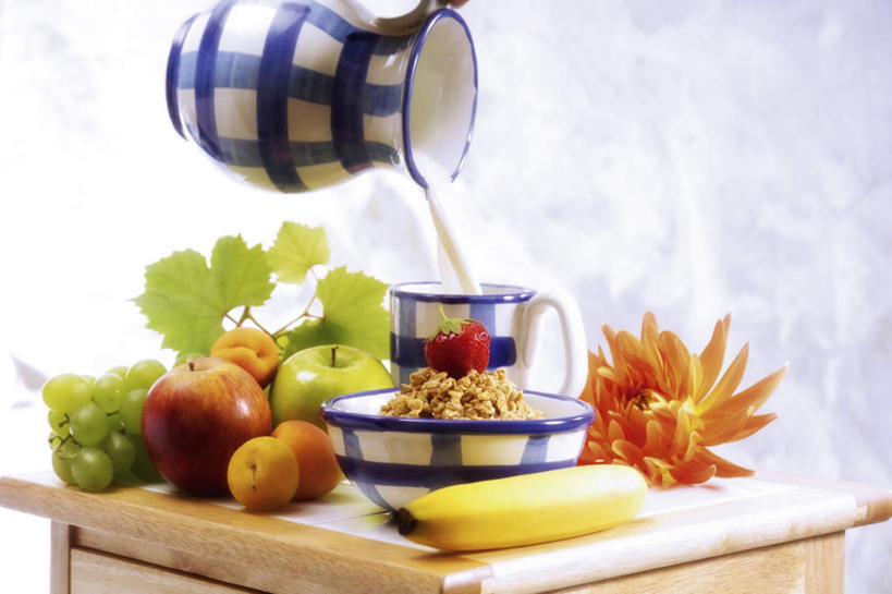 面食,面条,牛奶,无人,横图,室内,白天,白色背景,正面,烹饪,西餐,苹果,草莓,葡萄,香蕉,杯子,水果,倒入,新鲜,瓷器,面,生食,料理,食品,果实,陶瓷制品,饮品,营养,菜肴,美食,食物,饮料,青苹果,菊花,西式,摄影,佳肴,有机食品,绿色食品,影棚,乳制品,奶,牛乳,瓷杯,安神,洋莓,水果皇后,山葫芦,蒲桃,红莓,甘蕉,地莓,草龙珠,彩图,影棚拍摄,拍摄