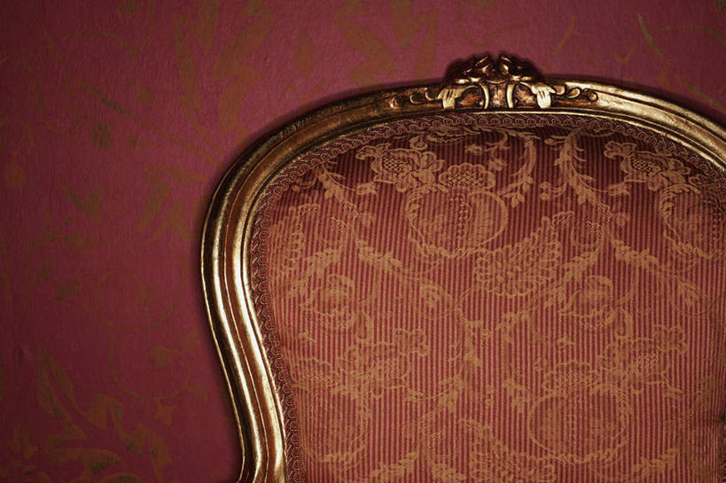 无人,横图,室内,特写,白天,正面,壁纸,沙发,静物,装饰,墙,褐色,墙壁,墙面,红色,华丽,修饰,点缀,布艺沙发,衬托,美观,雅致,雅观,墙纸,彩图