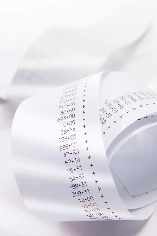 无人,竖图,俯视,室内,特写,白天,白色背景,桌面,桌子,静物,阴影,朦胧,模糊,反射,木制,影子,木制品,摄影,影棚,收银条,发票,购物收据,购物小票,彩图,高角度拍摄,影棚拍摄,拍摄,收据