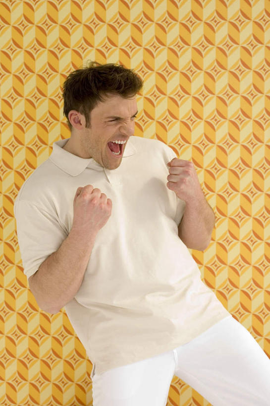 西方人,一个人,竖图,室内,白天,正面,欧洲,欧洲人,仅一个男性,仅一个人,休闲装,仅一个年轻男性,握拳,张嘴,休闲,休闲服,喊,叫,摄影,影棚,张大嘴巴,男人,男性,年轻男性,白种人,张开嘴,半身,彩图,影棚拍摄,拍摄