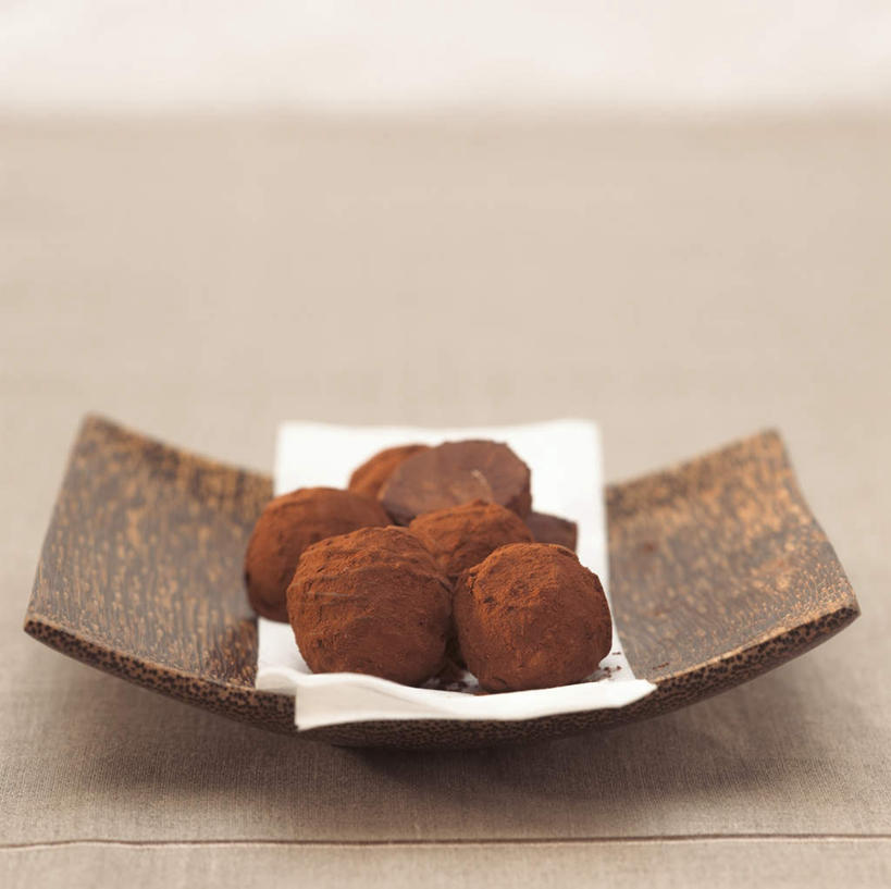 点心,无人,横图,俯视,室内,特写,白天,下午茶,餐桌,桌子,餐具,朦胧,模糊,碟子,盘,食品,糖,糖果,甜点,甜品,食物,糕点,盘子,碟,纸巾,甜食,巧克力,餐台,朱古力,黑巧克力,彩图,高角度拍摄