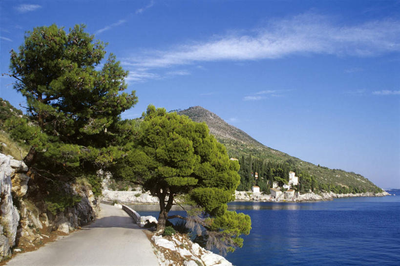 无人,横图,室外,白天,正面,旅游,度假,美景,森林,沙滩,山,山脉,树林,植物,道路,路,欧洲,克罗地亚,沙子,海岸,景观,山峰,云,云朵,小路,交通,沙地,山峦,云彩,娱乐,树,树木,蓝色,绿色,白云,蓝天,天空,自然,群山,天,享受,休闲,景色,放松,生长,晴朗,成长,自然风光,克罗地亚共和国,海滩,晴空,彩图