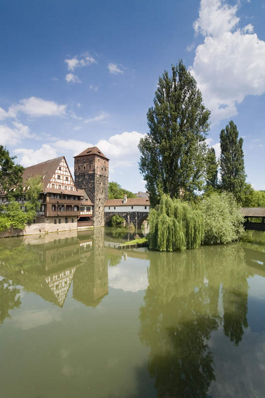 无人,家,竖图,室外,白天,正面,度假,湖,湖泊,美景,树林,水,植物,城市风光,城市,德国,欧洲,房屋,屋子,湖面,景观,水流,水面,云,云朵,云彩,娱乐,楼房,住宅,树,树木,绿色,白云,蓝天,天空,自然,湖水,天,享受,休闲,景色,放松,生长,成长,西欧,德意志联邦共和国,巴伐利亚,巴伐利亚州,拜恩州,拜恩自由州,纽伦堡,彩图,房子