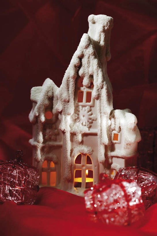 无人,家,竖图,室内,白天,正面,蜡烛,圣诞节,红色背景,节日,庆祝,立体,空间,房屋,屋子,文化,楼房,住宅,模型,庆典,规划,摄影,影棚,纪念,直观,建筑模型,建筑设计,设计,彩图,影棚拍摄,拍摄,房子