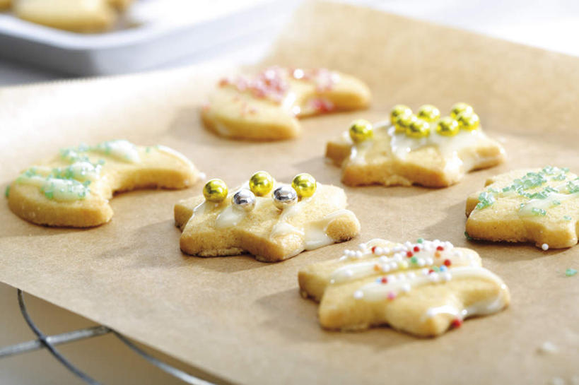 点心,无人,横图,俯视,室内,特写,白天,下午茶,餐桌,厨房,桌子,朦胧,模糊,烤盘,食品,糖,糖果,甜点,甜品,食物,糕点,盘子,饼干,甜食,摄影,影棚,餐台,糖珠,装饰糖,糖果珠,彩图,高角度拍摄,影棚拍摄,拍摄,灶间