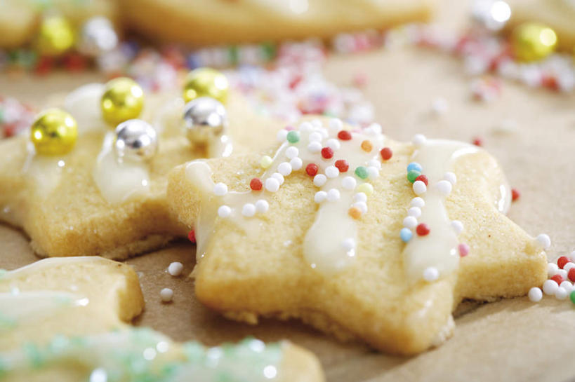 点心,无人,横图,俯视,室内,特写,白天,下午茶,餐桌,厨房,桌子,朦胧,模糊,烤盘,食品,糖,糖果,甜点,甜品,食物,糕点,盘子,饼干,甜食,摄影,影棚,餐台,糖珠,装饰糖,糖果珠,彩图,高角度拍摄,影棚拍摄,拍摄,灶间