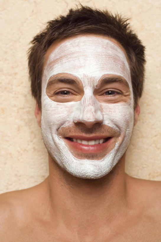 西方人,脸,头,脸颊,一个人,躺,笑,微笑,露齿笑,竖图,俯视,室内,特写,白天,正面,化妆,美容,欧洲,欧洲人,仅一个男性,仅一个人,护肤,美白,肩膀,仅一个年轻男性,化妆品,清洁,保养,享受,休闲,面膜,放松,去角质,保健,保湿,滋润,护肤品,化妆用品,去死皮,护肤用品,舒缓,养颜,膏状,膏状面膜,去污,控油,紧肤,嫩肤,祛痘,去痘,祛角质,抗衰,再生,增白,补水,祛斑,抗皱,防皱,除皱,去皱,男人,男性,年轻男性,白种人,头部,脸部,脸蛋,面部,躺着,半身,彩图,高角度拍摄