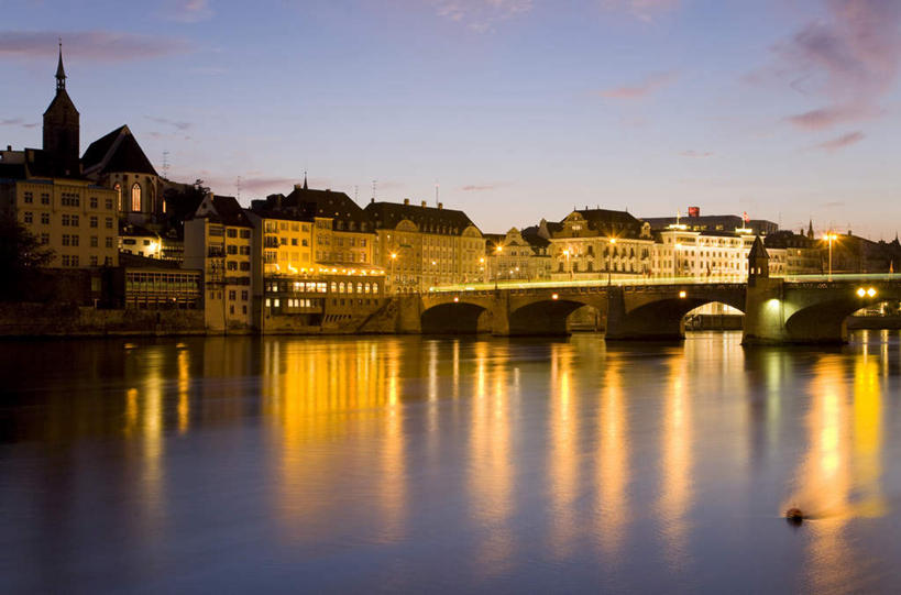 无人,家,横图,室外,白天,正面,度假,河流,石头,美景,日落,水,城市风光,城市,路灯,照明,瑞士,欧洲,阴影,光线,石子,影子,房屋,屋子,河水,景观,水流,晚霞,霞光,落日,公寓,桥,灯光,娱乐,石桥,洋房,楼房,拱桥,住宅,栈桥,灯,倒影,黄昏,享受,休闲,景色,彩霞,放松,拱形,人行桥,石拱桥,照亮,倒映,照明设备,中欧,瑞士联邦,夕照,反照,巴塞尔城市州,石块,夕阳,彩图,房子,斜阳