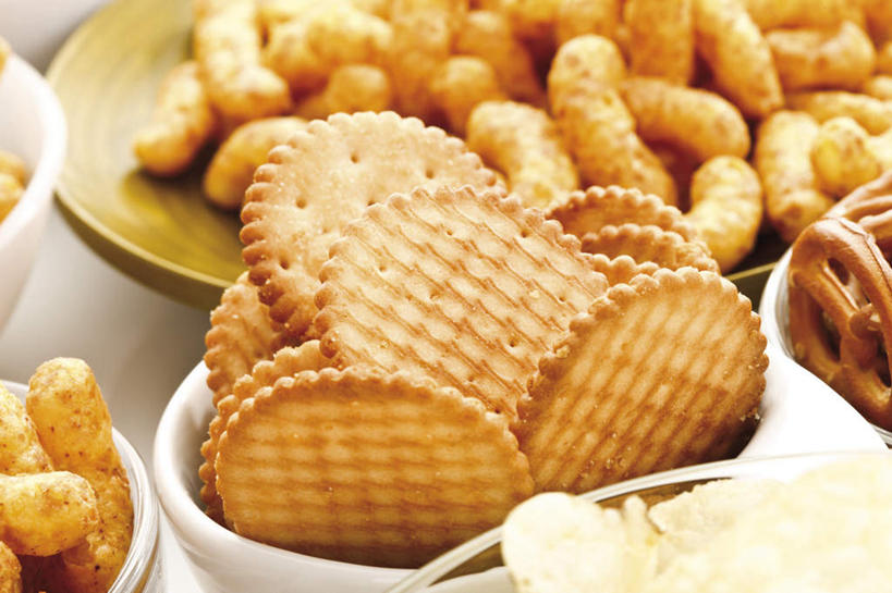 点心,无人,横图,俯视,室内,特写,白天,白色背景,植物,桌面,桌子,豆,花生,蔬菜,餐具,欧洲,芬兰,一堆,许多,阴影,堆叠,堆积,朦胧,模糊,新鲜,反射,木制,碟子,盘,影子,陶瓷,豆类,豆子,食品,坚果,陶瓷制品,很多,食物,盘子,木制品,容器,碟,碗,饼干,零食,摄影,长生果,有机食品,绿色食品,影棚,储藏,堆,储存,北欧,花生仁,豆科,落花生,落生,芬兰共和国,波里,花生米,花生豆,彩图,高角度拍摄,影棚拍摄,拍摄,贮存