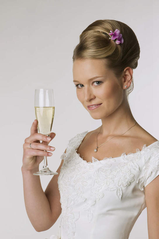 葡萄酒,西方人,一个人,新娘,站,竖图,室内,白天,白色背景,正面,婚纱,婚礼,奢侈,快乐,杯子,欧洲,欧洲人,仅一个年轻女性,仅一个女性,仅一个人,握,庆祝,高脚杯,结婚,浪漫,拿,拿着,玻璃制品,酒,饮料,酒杯,香槟,站着,喜庆,诱惑,握着,摄影,影棚,纪念,香槟杯,气泡酒,起泡酒,汽酒,年轻女性,女人,女性,白种人,玻璃杯,站立,半身,彩图,影棚拍摄,婚礼服,礼服,高兴,欢笑,拍摄