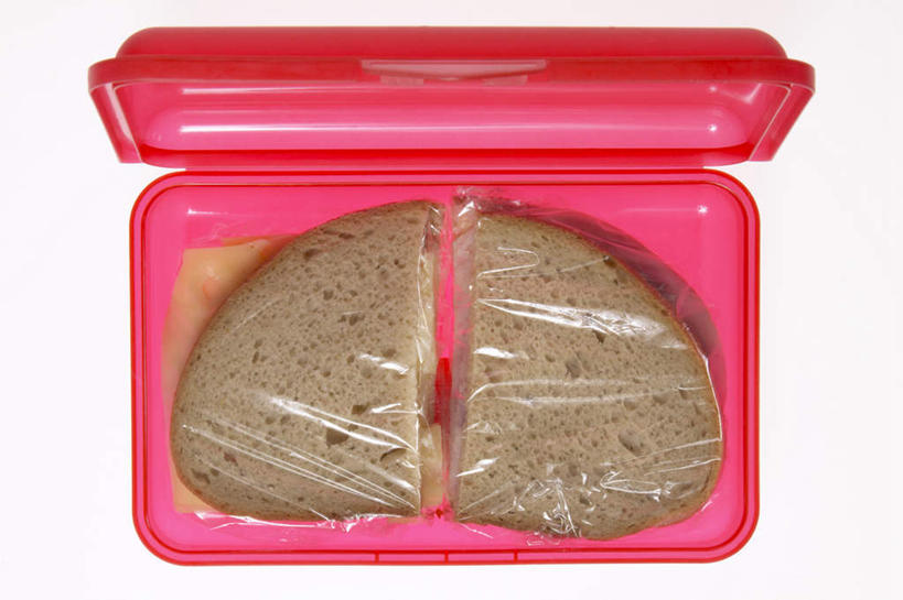 点心,面包,奶酪,无人,横图,俯视,室内,特写,白天,白色背景,袋子,切片,饭盒,塑料,干酪,起司,食品,面点,芝士,营养,盒子,食物,糕点,塑料制品,乳酪,摄影,影棚,乳制品,发酵,塑封,彩图,高角度拍摄,影棚拍摄,拍摄,密封袋,塑封袋