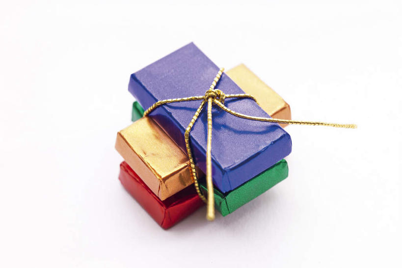 无人,横图,俯视,室内,特写,白天,白色背景,静物,礼盒,礼物,一堆,堆叠,堆积,纸盒,捆,盒子,包装盒,礼品盒,摄影,礼品,影棚,堆,彩图,高角度拍摄,影棚拍摄,拍摄