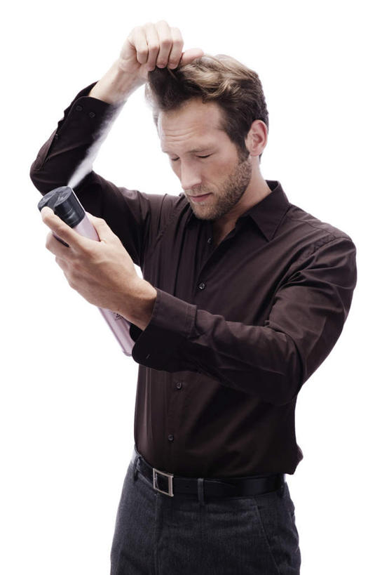 西方人,一个人,站,竖图,室内,白天,白色背景,正面,衬衫,欧洲,欧洲人,仅一个男性,仅一个人,握,服装,喷雾,拿,拿着,注视,仅一个年轻男性,衣服,观察,看,站着,握着,摄影,服饰,影棚,观看,察看,衣着,穿着,关注,发胶,衣饰,男人,男性,年轻男性,白种人,站立,半身,彩图,影棚拍摄,衬衣,拍摄