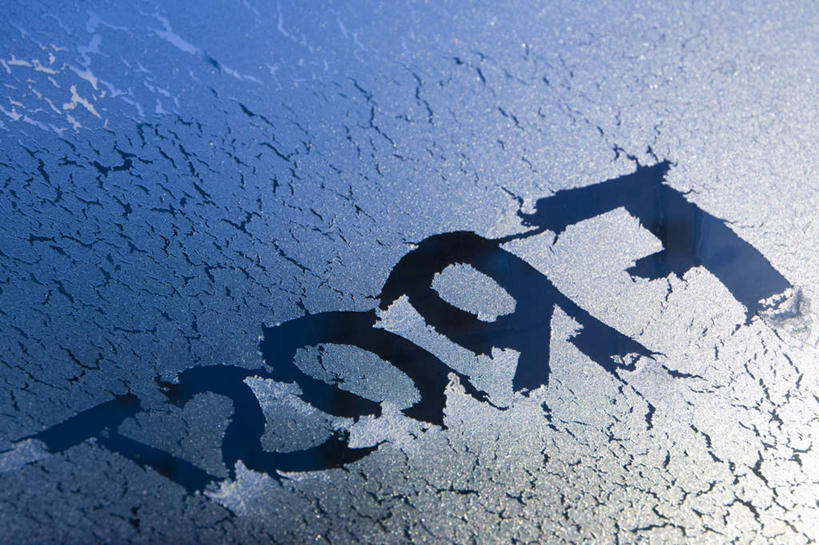 无人,横图,室内,特写,白天,正面,窗户,英文,标志,文字,字符,字母,霜,标识,玻璃窗,车窗,寒冷,英文字母,冰冷,严寒,冰凉,酷寒,凛冽,凛凛,极冷,彩图