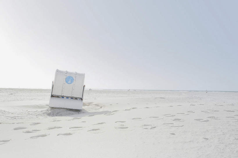 无人,横图,室外,白天,正面,旅游,度假,美景,沙滩,椅子,德国,欧洲,脚印,沙子,躺椅,地平线,海岸,景观,辽阔,地面,沙地,娱乐,一个,蓝色,蓝天,天空,自然,天,享受,休闲,广阔,景色,放松,晴朗,单个,一望无际,沙滩椅,足迹,西欧,自然风光,延伸,万里无云,德意志联邦共和国,天地相交,行踪,脚迹,石荷州,石勒苏益格.荷尔斯泰因,石勒苏益格.荷尔斯泰因州,无边无际,一马平川,海滩,晴空,晴空万里,彩图