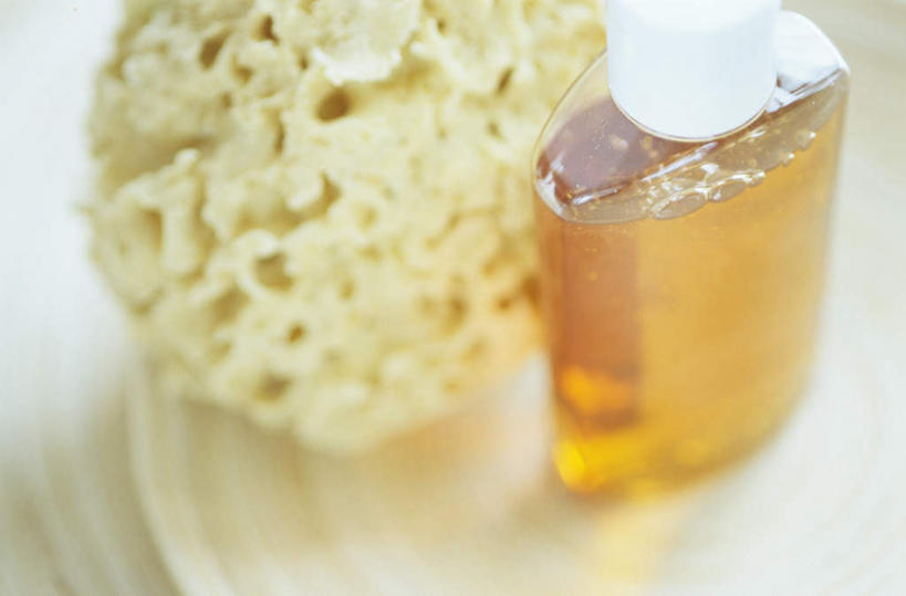 无人,横图,俯视,室内,特写,白天,化妆,美容,静物,护肤,朦胧,模糊,海绵,瓶子,洗浴用品,清洁,保养,享受,休闲,放松,保健,摄影,影棚,沐浴露,养颜,洗脸海绵,洗脸扑,洗脸绵,彩图,高角度拍摄,影棚拍摄,拍摄