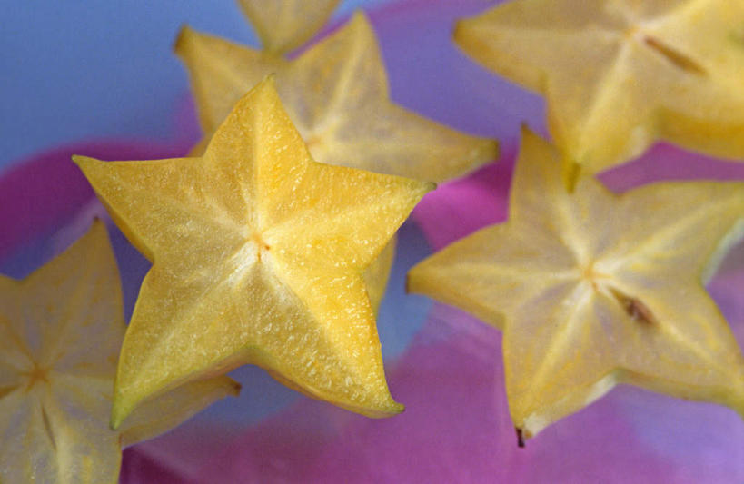 无人,横图,俯视,室内,特写,白天,水果,许多,切开,朦胧,模糊,新鲜,散落,星星,生食,食品,果实,食物,黄色,杨桃,切,星形,摄影,有机食品,绿色食品,影棚,五敛子,三廉子,阳桃,洋桃,剖面,五角形,切面,五角星,彩图,高角度拍摄,影棚拍摄,拍摄