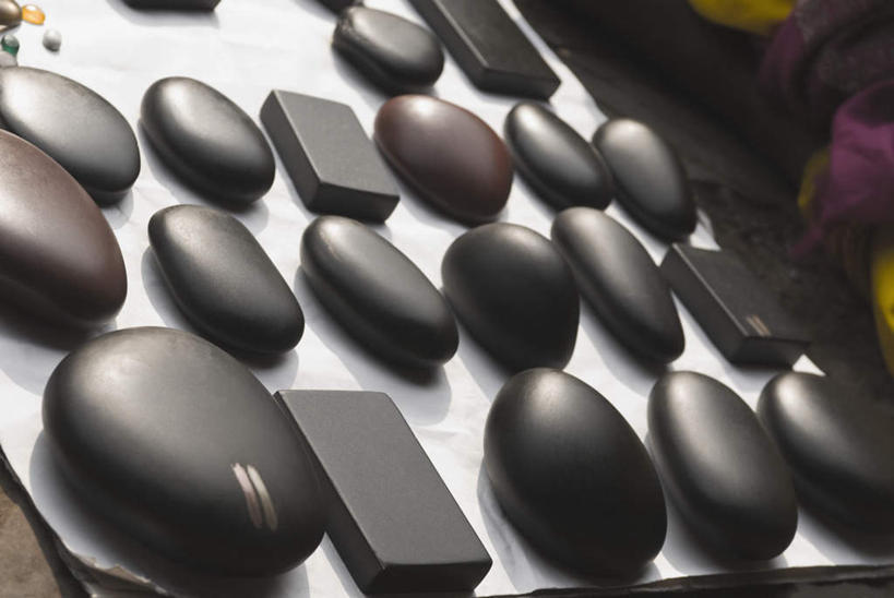 无人,横图,俯视,室外,特写,白天,消费,静物,一排,许多,阴影,光线,商品,影子,市场,货摊,排列,阳光,鹅卵石,队列,贩卖,彩图,高角度拍摄,传统文化