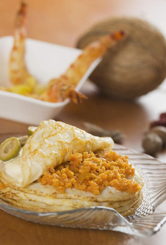 点心,煎饼,无人,竖图,俯视,室内,特写,白天,餐桌,桌子,餐具,朦胧,模糊,碟子,盘,虾,食品,文化,饼,小吃,食物,糕点,盘子,碟,甜食,餐台,斑节对虾,斑节虾,日本对虾,竹节虾,日式煎饼,彩图,高角度拍摄