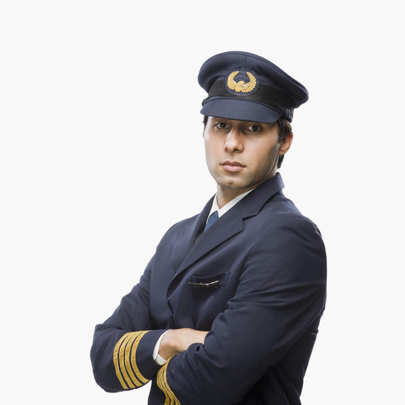 一个人,飞行员,站,双手交叉,方图,室内,白天,白色背景,侧面,工作服,制服,帽子,亚洲,仅一个男性,仅一个人,扭头,注视,礼帽,仅一个年轻男性,观察,看,站着,转头,摄影,影棚,观看,察看,双手抱胸,关注,工作制服,男人,男性,年轻男性,亚洲人,印度人,飞行人员,站立,半身,彩图,影棚拍摄,工作套服,拍摄
