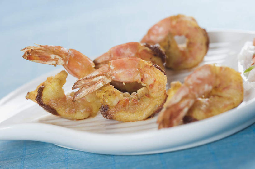 海鲜,无人,横图,俯视,室内,特写,白天,桌面,桌子,餐具,阴影,朦胧,模糊,反射,木制,碟子,盘,影子,基围虾,水产,海洋生物,一个,盘子,木制品,碟,摄影,影棚,单个,水生动物,海产品,水生物,海底动物,刀额新对虾,麻虾,新对虾,彩图,高角度拍摄,影棚拍摄,拍摄