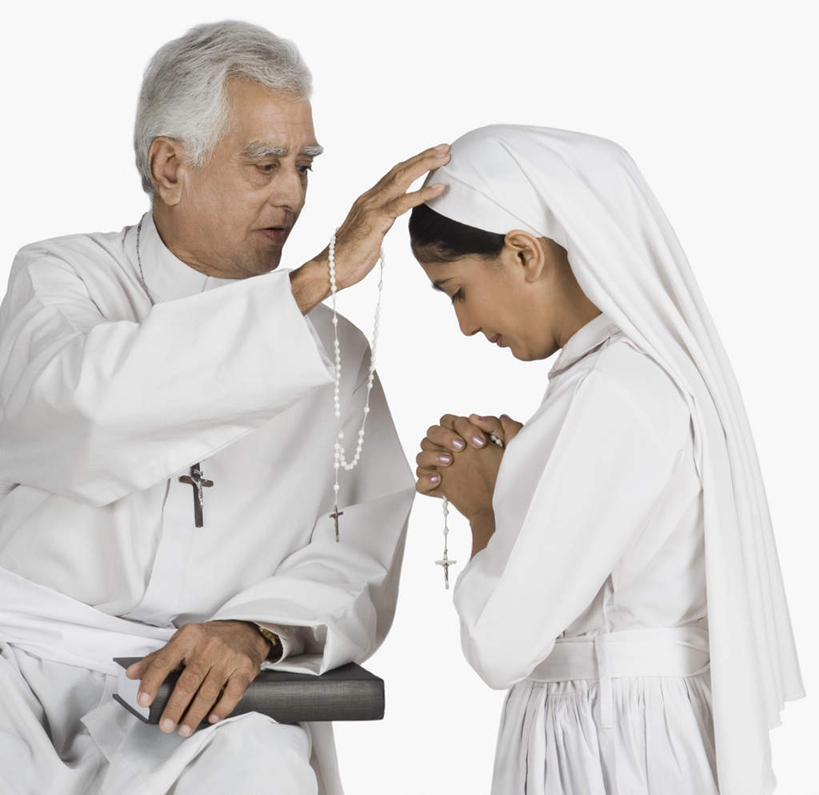 两个人,牧师,传教士,站,坐,摸,双手交叉,横图,室内,白天,白色背景,正面,书籍,亚洲,抚摸,十字架,头巾,注视,观察,看,祈祷,站着,摄影,影棚,观看,察看,关注,男人,男性,年轻女性,女人,女性,中年男性,亚洲人,印度人,书,图书,传道者,祭司,教士,神甫,神父,触摸,接触,十字手,站立,坐着,半身,彩图,影棚拍摄,拍摄