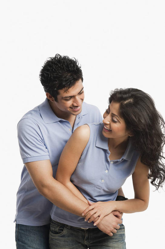 两个人,站,笑,微笑,露齿笑,竖图,室内,白天,白色背景,正面,爱情,幸福,亚洲,服装,浪漫,注视,休闲装,相视,衣服,观察,看,站着,休闲,游玩,温暖,温馨,面对面,休闲服,恩爱,恋爱,恋人,摄影,服饰,影棚,观看,对视,和睦,察看,互视,关注,相对,陪同,相看,陪伴,男人,男性,年轻男性,年轻女性,女人,女性,亚洲人,印度人,情侣,嬉戏,拥抱,站立,半身,彩图,影棚拍摄,拍摄,伴侣,融洽