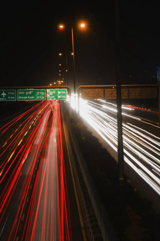 无人,竖图,俯视,室外,夜晚,长时间曝光,度假,美景,城市风光,城市,道路,路,路灯,夜景,公路,照明,印度,亚洲,阴影,光线,影子,景观,灯光,交通,娱乐,灯,享受,休闲,景色,放松,照亮,照明设备,南亚,曝光,印度共和国,哈里亚纳,哈里亚纳邦,马路,彩图,高角度拍摄,古尔冈