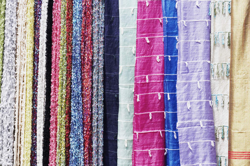 无人,商店,横图,室内,特写,白天,正面,民族服装,购物,消费,超市,静物,一排,许多,阴影,整齐,反射,影子,排列,金融,百货,服装店,队列,选购,贸易,百货公司,服饰店,血拼,彩图,传统服装,民俗服,购物商场,购物中心,商业中心