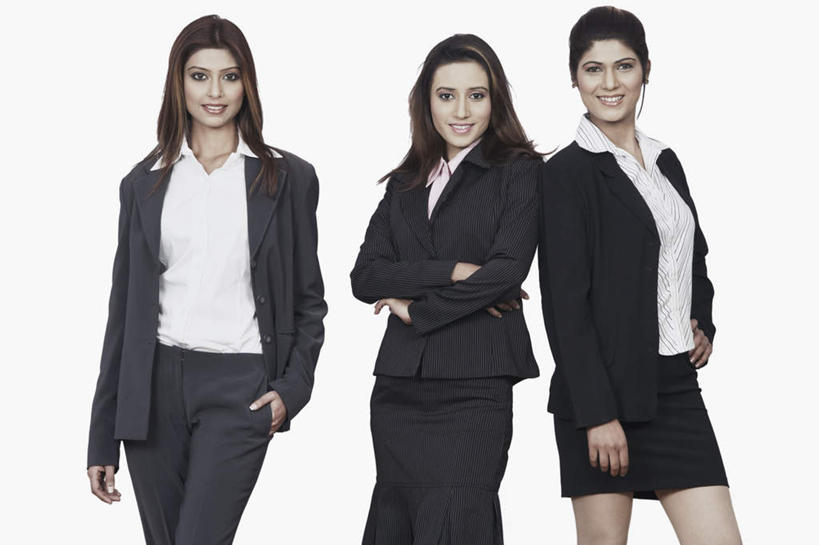 三个人,伙伴,朋友,商务人士,商务女性,站,笑,双手交叉,微笑,露齿笑,横图,室内,白天,白色背景,正面,友谊,合作,团队,亚洲,一排,套装,整齐,注视,手叉腰,排列,叉腰,观察,看,站着,战略,摄影,影棚,观看,察看,双手抱胸,队列,关注,商务装,工薪阶层,单手抄兜,单手放兜,联合,合谋,配合,协作,年轻女性,女人,女性,亚洲人,印度人,白领,上班族,插兜,手插兜,手放口袋,站立,半身,彩图,影棚拍摄,拍摄,手抄兜